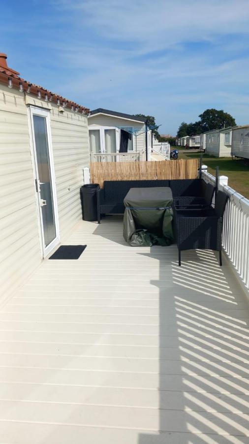 Holiday Caravan Clacton-on-Sea Exterior photo